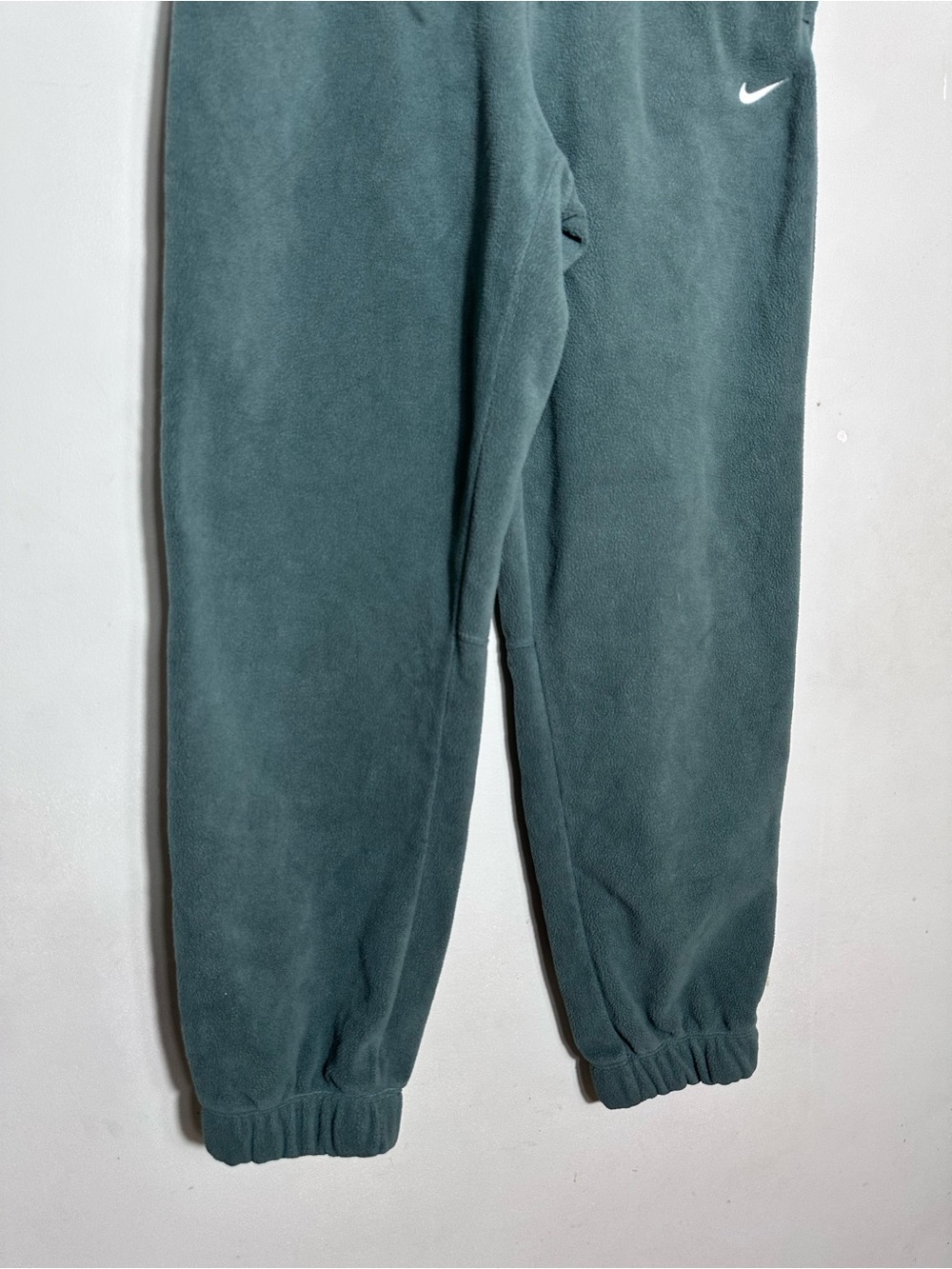 Nike Therma Fit One Loose Fleece Pants with Swoosh - Picture 4 of 7